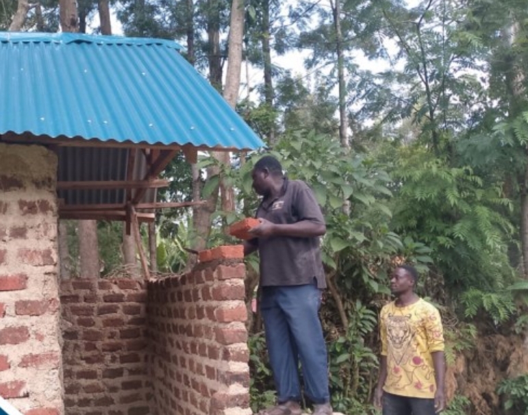 A local fundi at work on a community building project